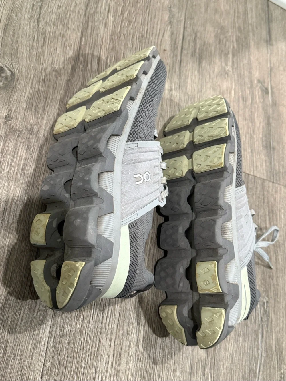 On cloud womens Athletic Shoes 7.5